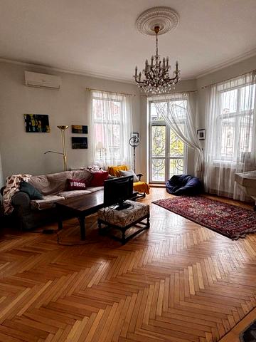 Володимира Антоновича вул. (), 9