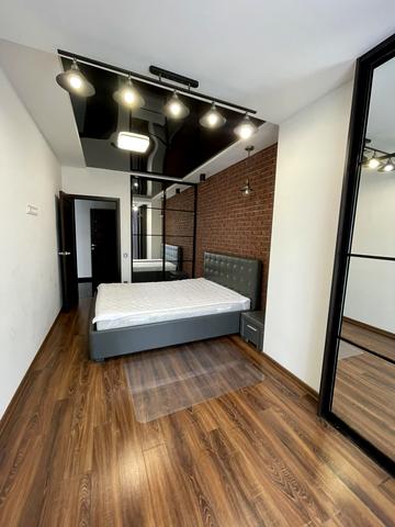 Олени Степанівни вул. (Ленінградська), 8