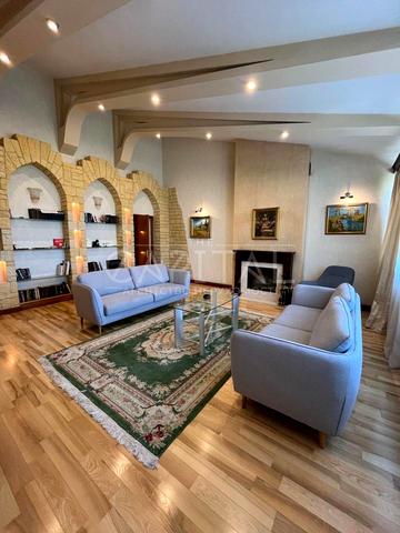 Обсерваторна вул., 17