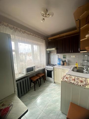 Академіка Євгена Лазаренка вул., 5