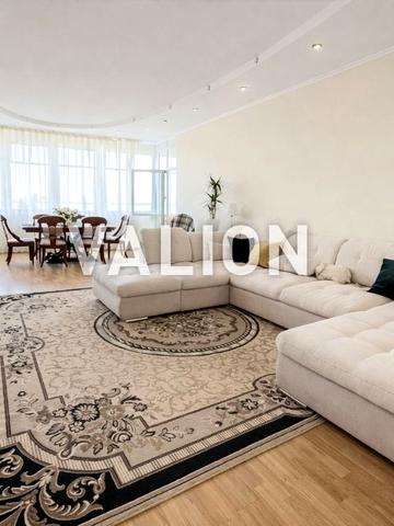 Богдана Хмельницького вул., 41