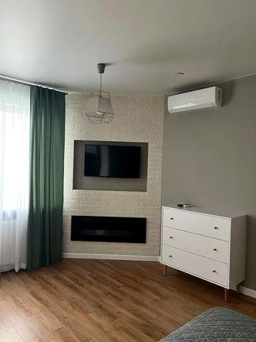 Михайла Донця вул., 2-Б