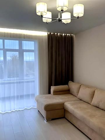 Чорновола вул., (Будинок 1)