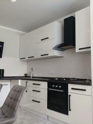 Мостобудівників вул., 18