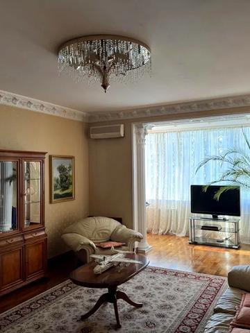 Почайнинська вул., 23
