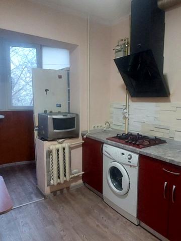 Академіка Корольова вул., 74а