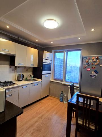 Озерна вул. (Червоних Майовщиків), 4