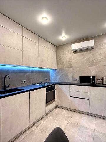 Набережна Перемоги вул., 42