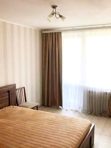 Валентинівська вул., 13