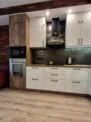 Воскресенська вул., 18