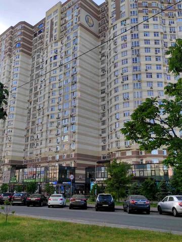 Анни Ахматової вул., 22