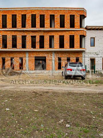 Магістральна вул., 15