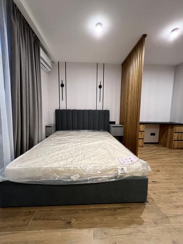 Яблунева вул., 1