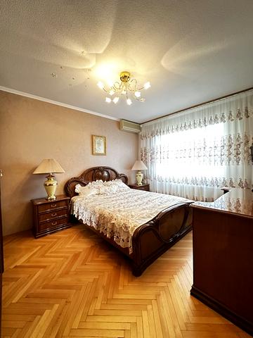 Івана Пулюя вул., 1