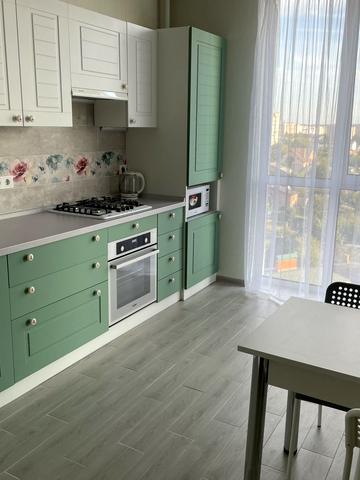 Трамвайна вул. (Революційна), 2