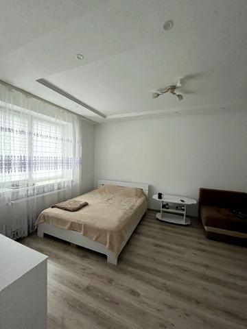 Берегова вул., 18