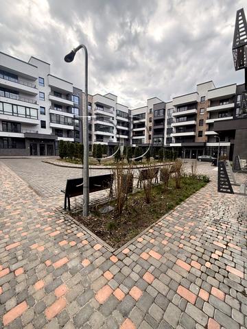 Квітки Цісик вул. (Гамарника), 32