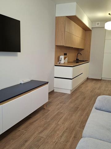 Академіка Заболотного вул., 1-Б