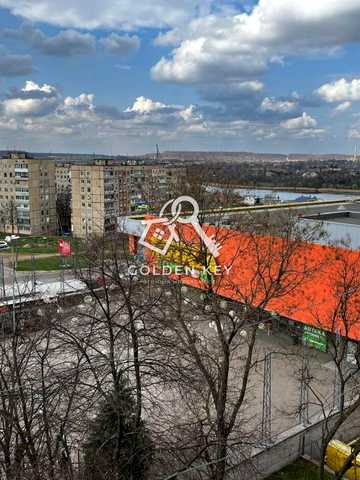 5-й Зарічний мікрорайон , 10