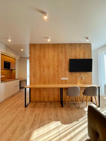 Мистецька вул., 6