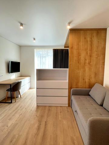 Мистецька вул., 6