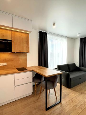 Мистецька вул., 6