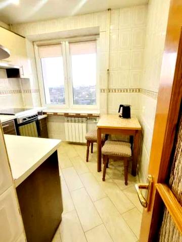 Льва Ландау просп. (50-річчя СРСР), 16