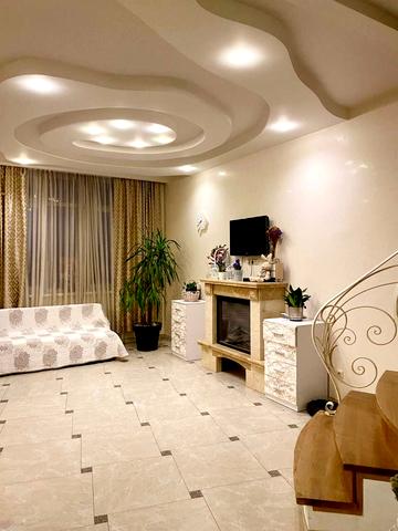 Гната Хоткевича вул. (Червоногвардійська), 8