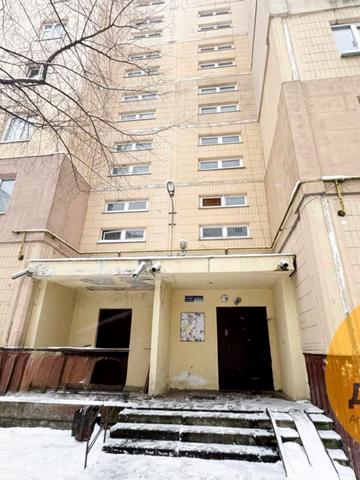 Володимира Момота вул., 42