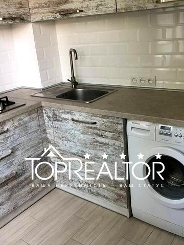 Валентинівська вул., 13