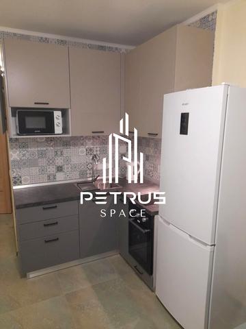 Радистів вул., (Будинок)