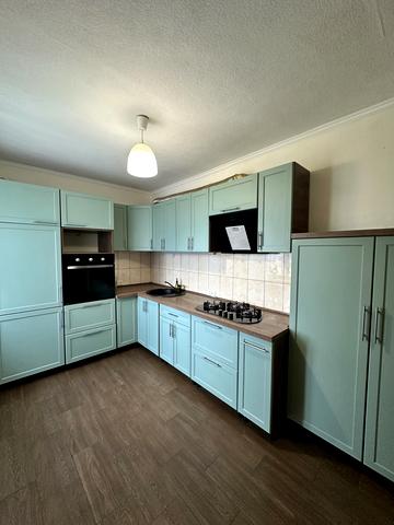 Семафорна вул., 52