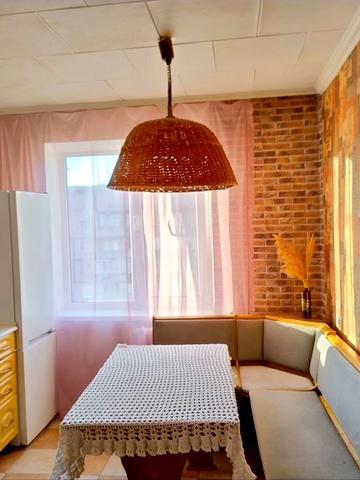 Героїв просп., 12