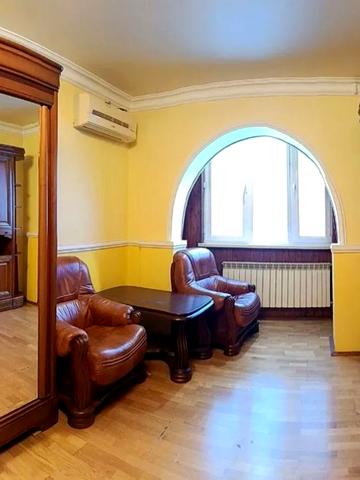 Сімї Глодан вул., 17