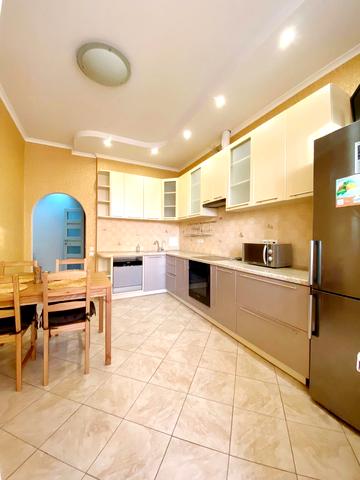 Гната Хоткевича вул. (Червоногвардійська), 12