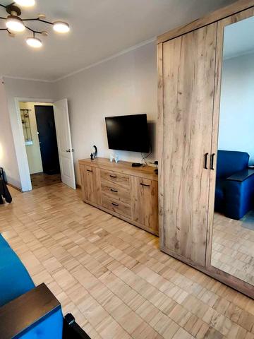 Стадіонна вул., 14