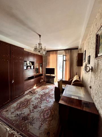 Ореста Левицького вул. (Академіка Курчатова), 25/37