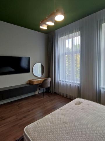 Івана Франка вул., 73