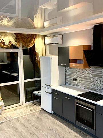 Полковника Гуляєва просп. (Маршала Жукова), 111