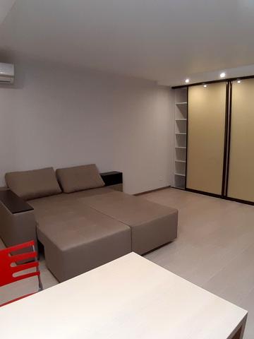 Госпітальна вул., 2