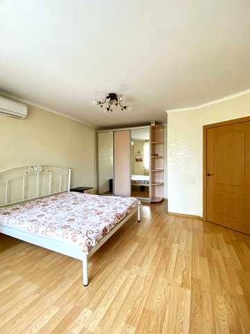 Миру вул., 50