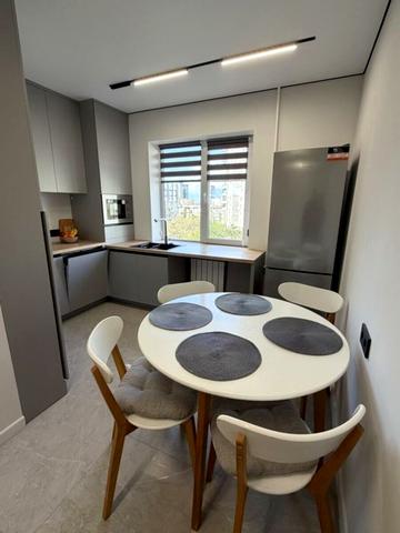 Хорольська вул., 8/4