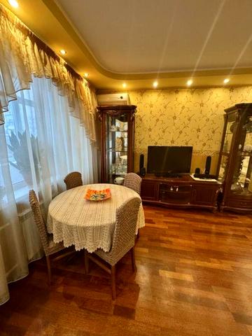 Єреванська вул., 13