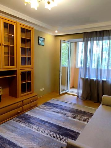 Академіка Корольова вул., 86