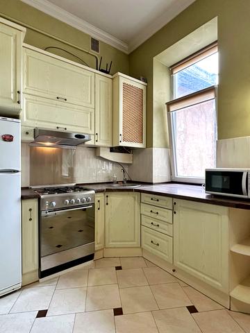 Князя Романа вул. (), 11