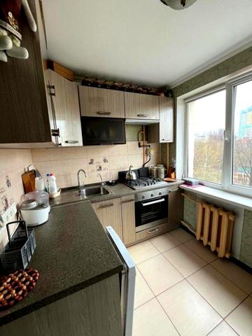 Дубровицька вул., 8