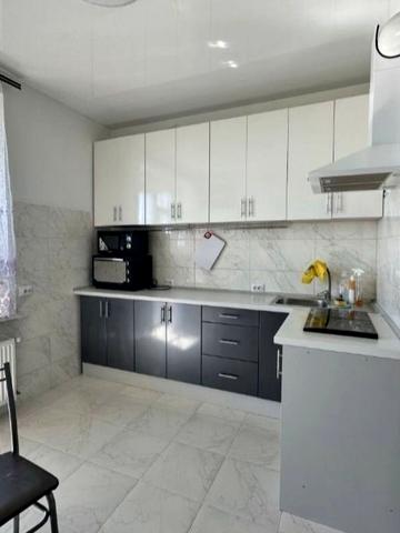 Михайлівська вул., (Будинок 1)