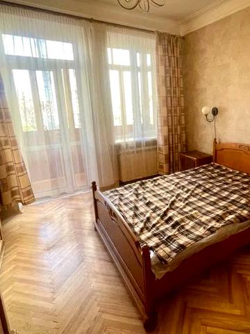 Шовкуненка вул., 4