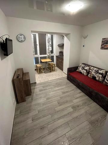 Зброярська вул., 7