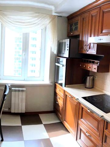 Червоної Калини просп. (Володимира Маяковського), 72